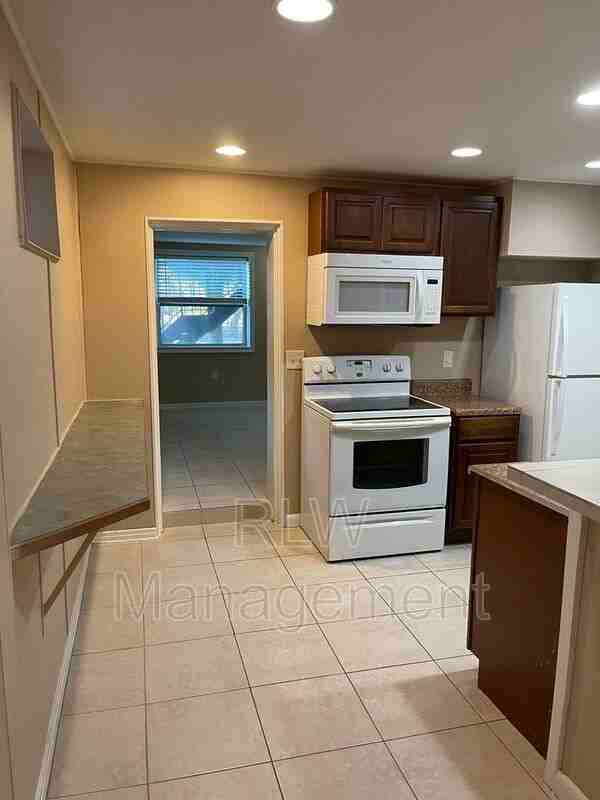 206 Osceola Ave - Photo 4 of 14