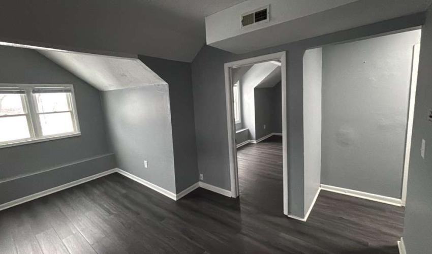 140 Washington Sq - Photo 3 of 14