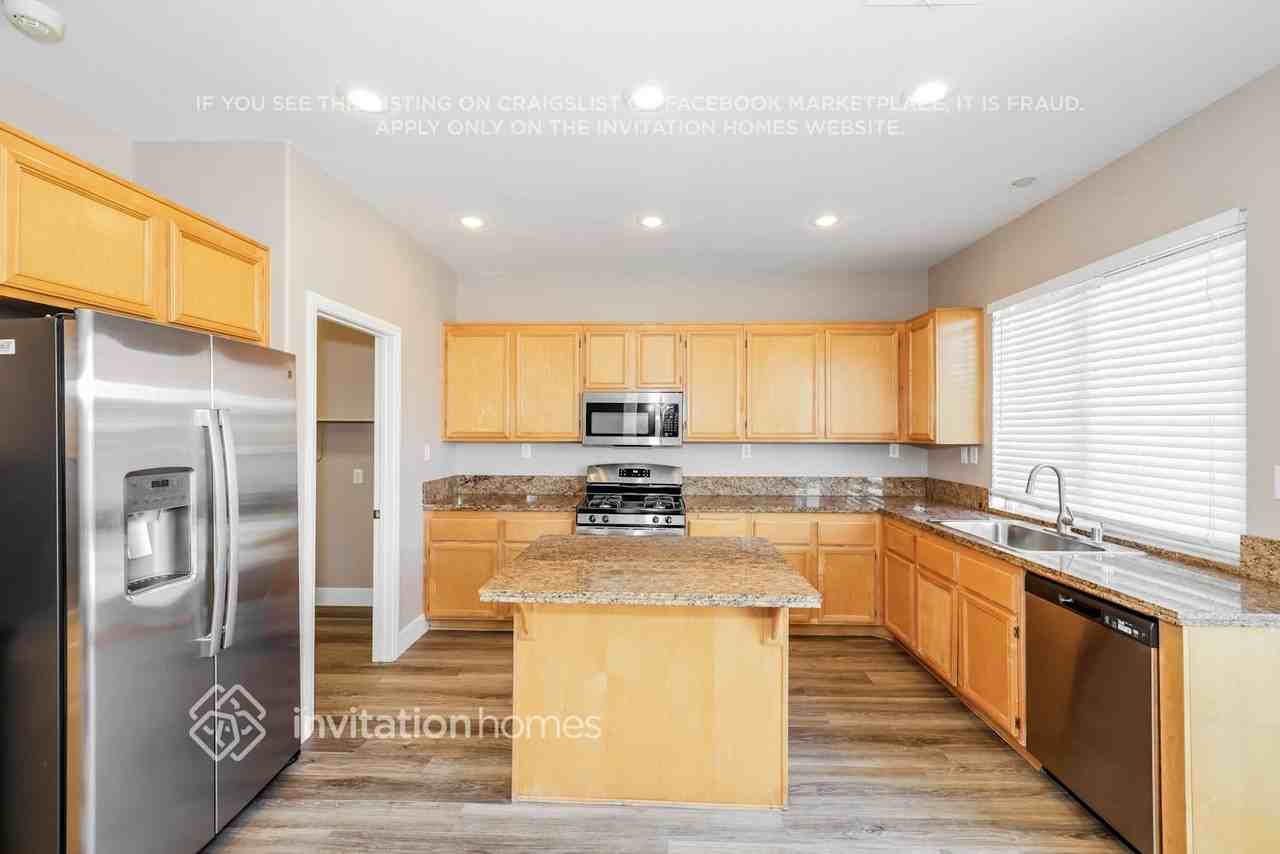207 Malcolm St - Photo 7 of 18