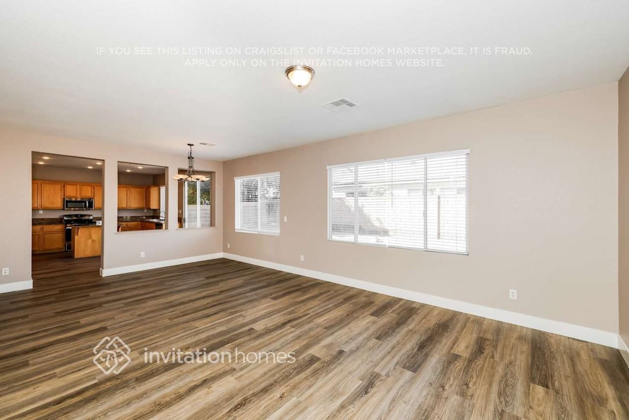 207 Malcolm St - Photo 6 of 18