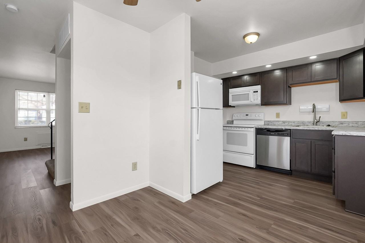 Hamilton Arms Apartments - Photo 3 of 35