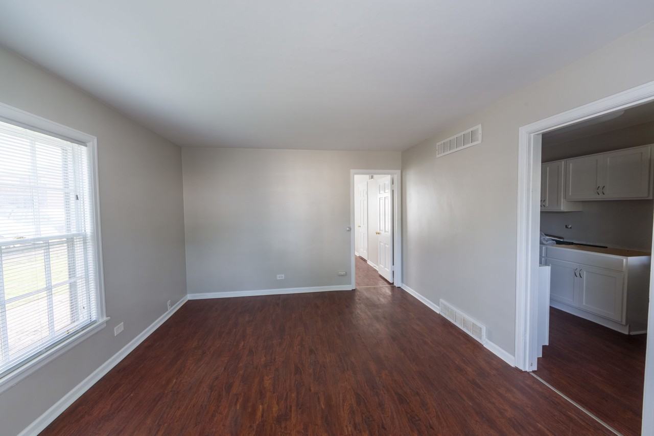 Lake Bluff Villas - Photo 3 of 8