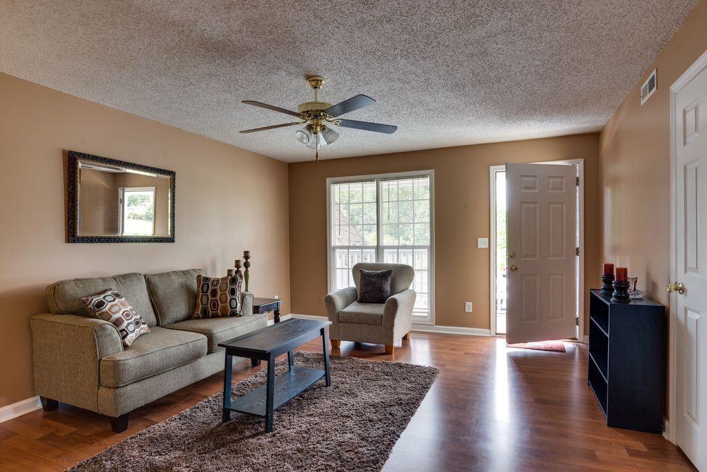 Bella Manor Apartments - Photo 4 of 28