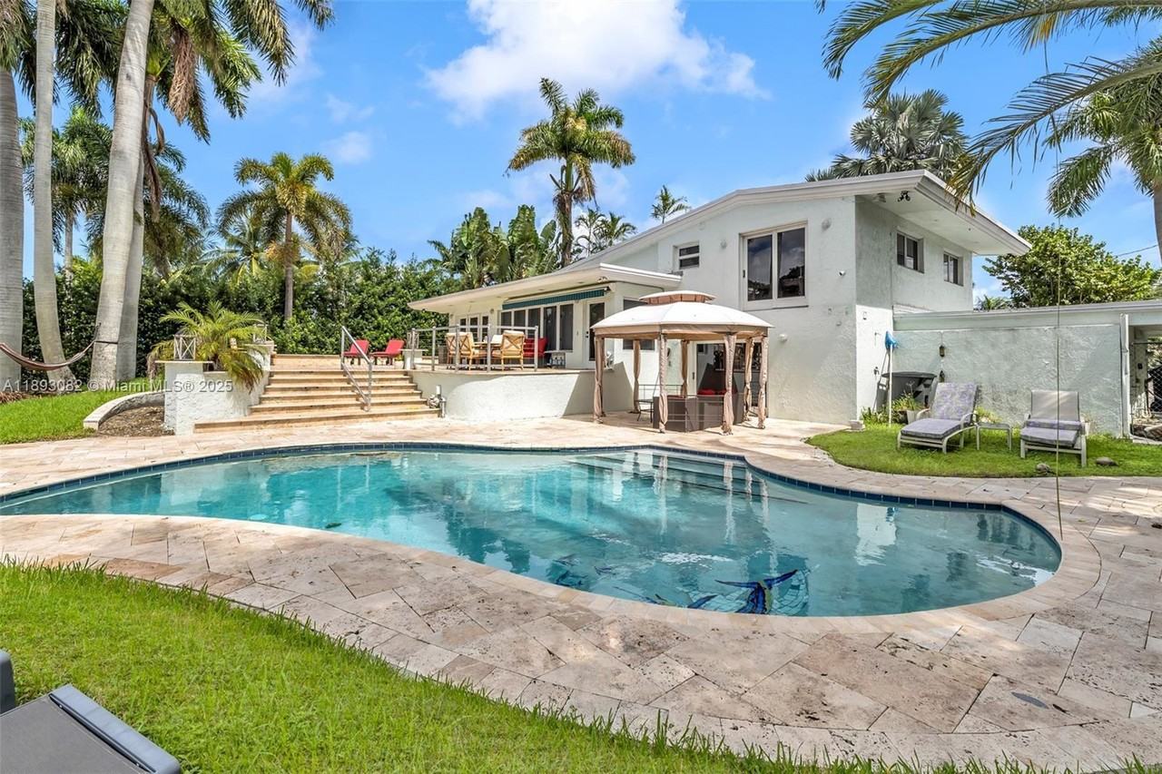 2613 Tortugas Ln - Photo 2 of 5