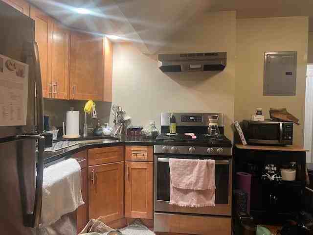 35 Clinton St - Photo 2 of 13