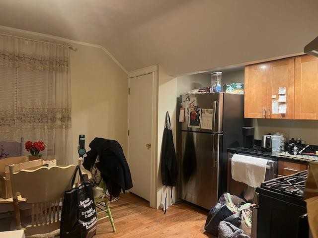 35 Clinton St - Photo 4 of 13