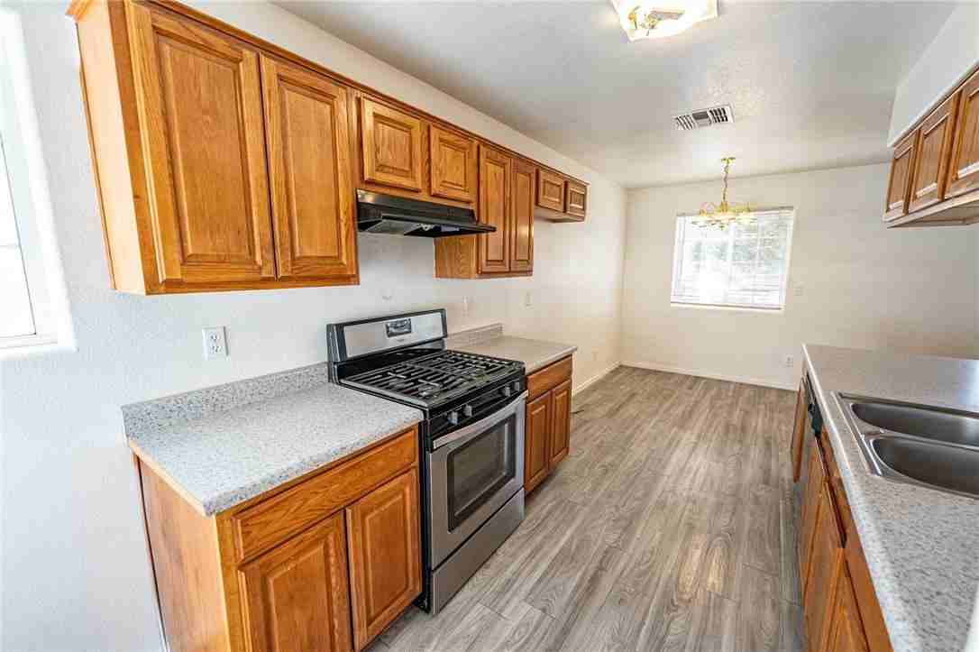 3422 Cypress St - Photo 3 of 17
