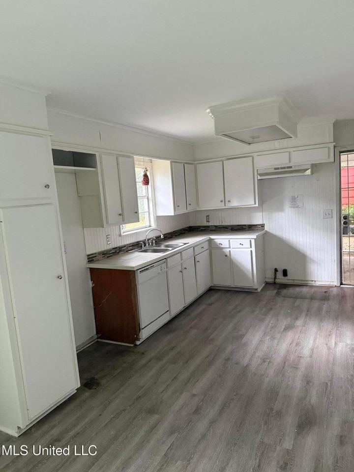 103 Cedar Ridge Blvd - Photo 2 of 10