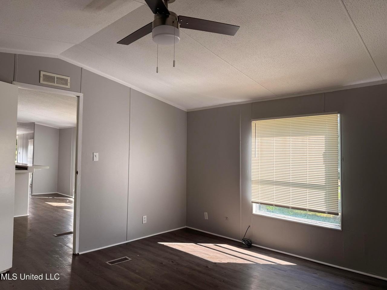 505 Hillview Ct - Photo 5 of 16