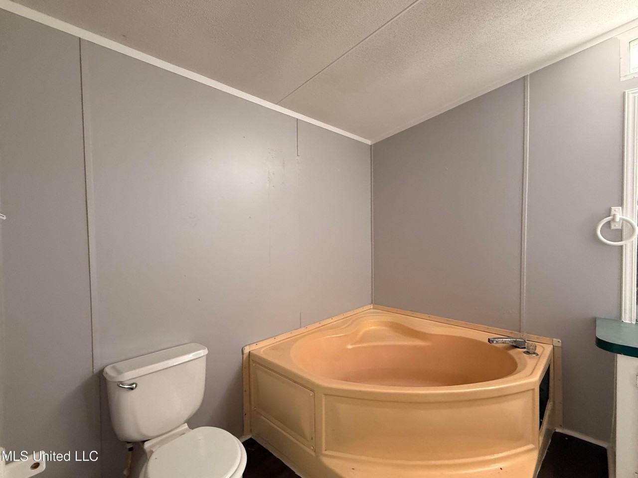 505 Hillview Ct - Photo 7 of 16