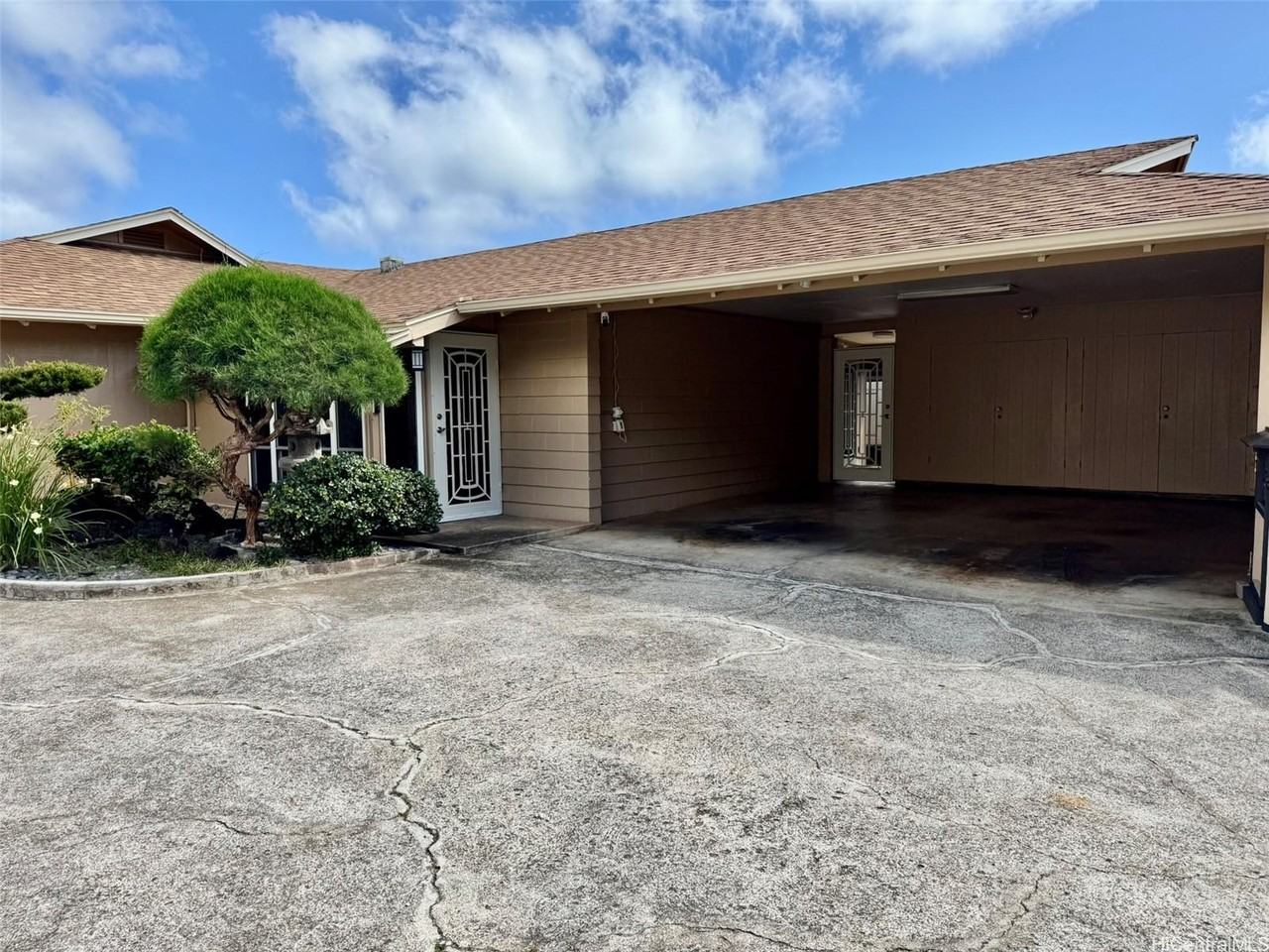 520 Halemaumau St - Photo 3 of 25