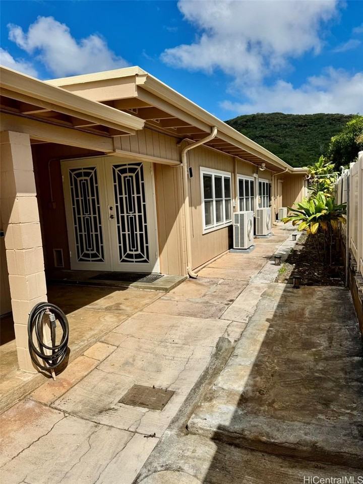 520 Halemaumau St - Photo 4 of 25