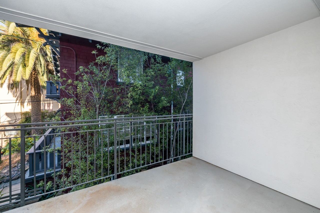 630 Mariposa - Photo 2 of 10