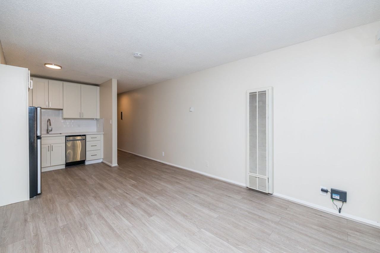 630 Mariposa - Photo 3 of 10