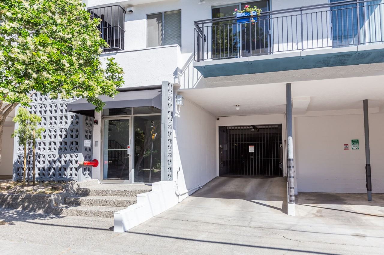 630 Mariposa - Photo 2 of 4
