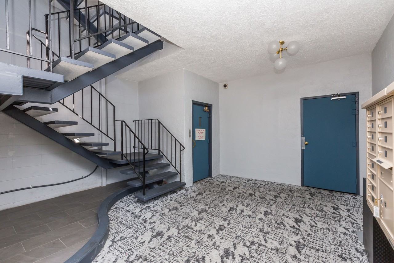 630 Mariposa - Photo 3 of 4