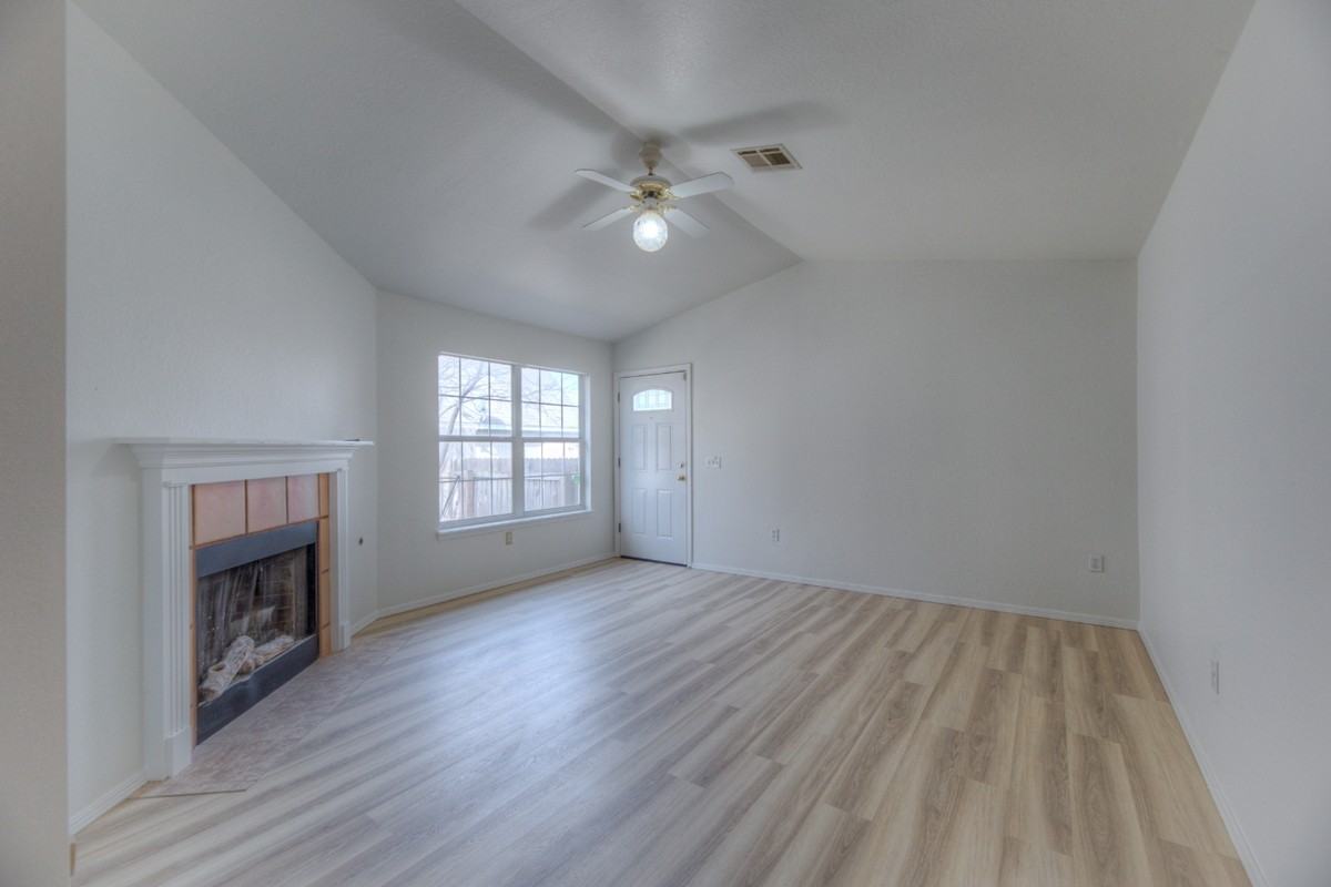 1712 W 57th Pl #1 - Photo 5 of 25