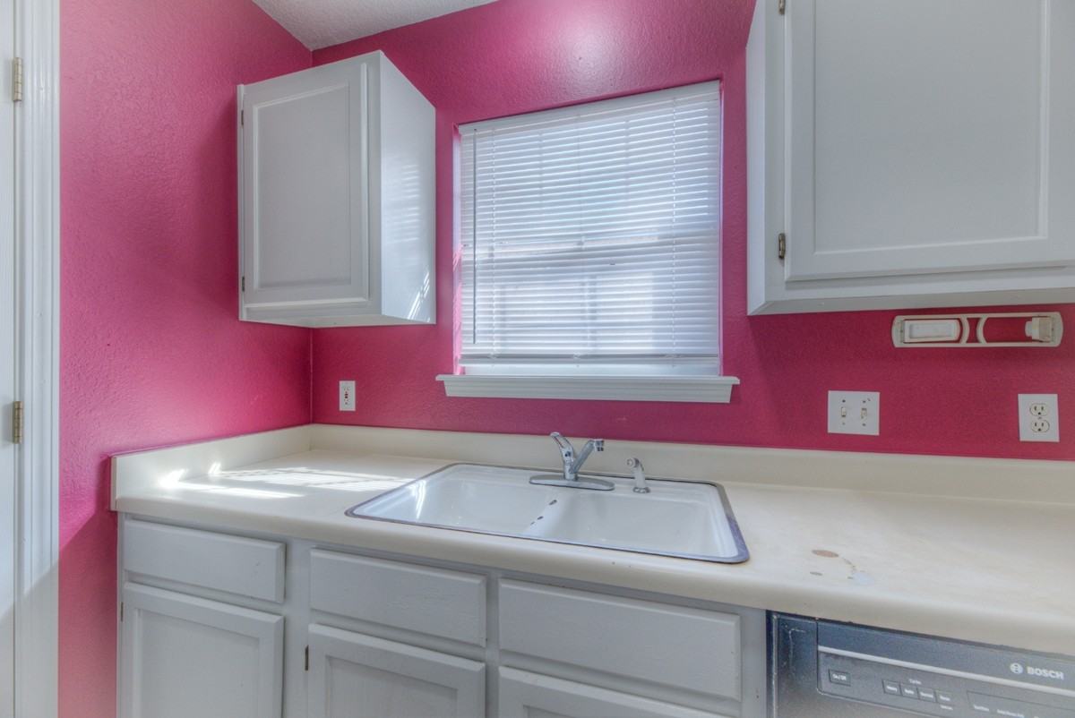 1712 W 57th Pl #1 - Photo 7 of 25