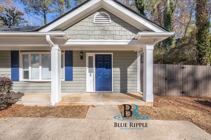 1143 Love St Se #B - Photo 2 of 20