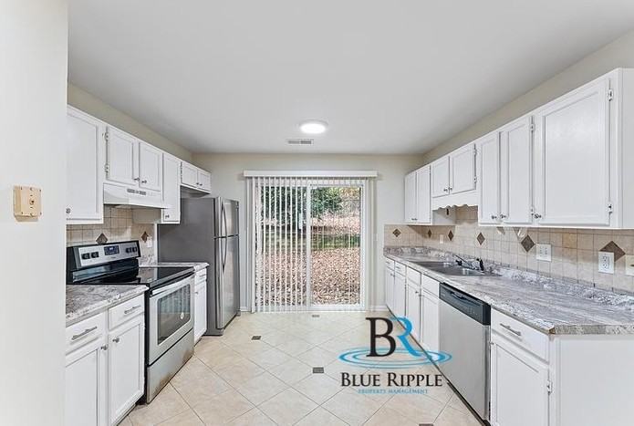 1143 Love St Se #B - Photo 7 of 20