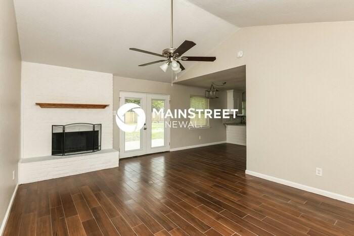 812 Lake Pl - Photo 2 of 16