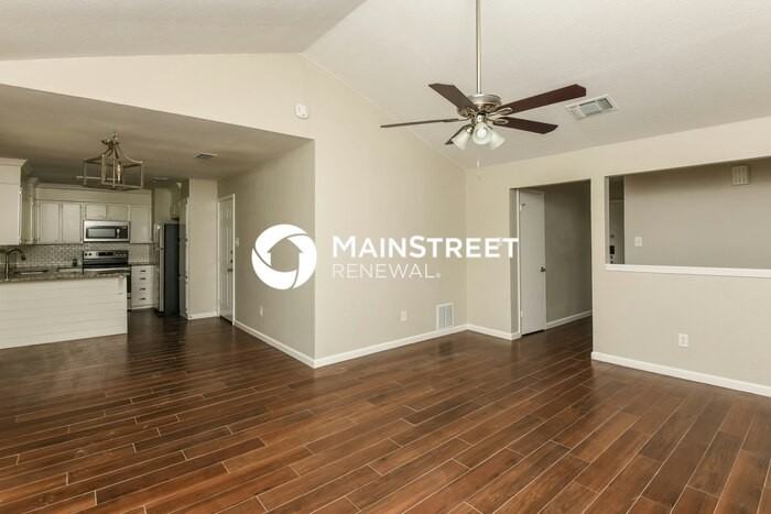 812 Lake Pl - Photo 3 of 16