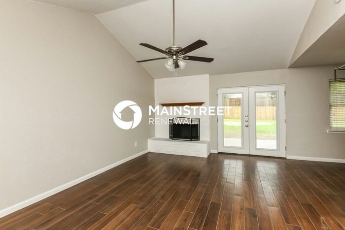 812 Lake Pl - Photo 4 of 16