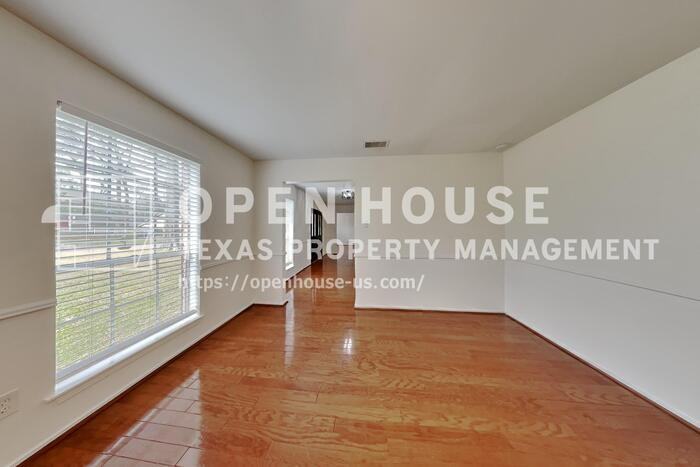 2137 Parkdale Dr - Photo 4 of 22