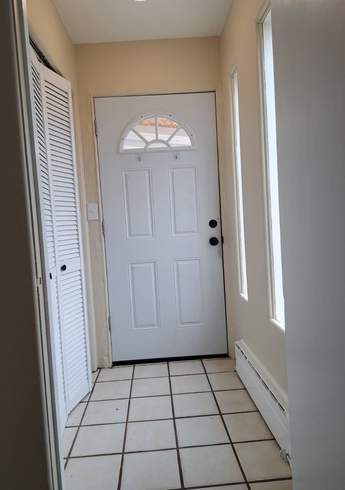 1029 Yale Ave #1 - Photo 2 of 26