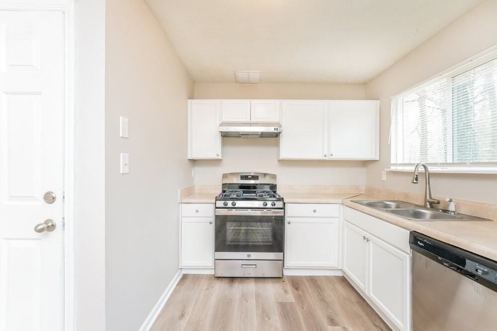 4964 Galbraith Cir - Photo 7 of 16