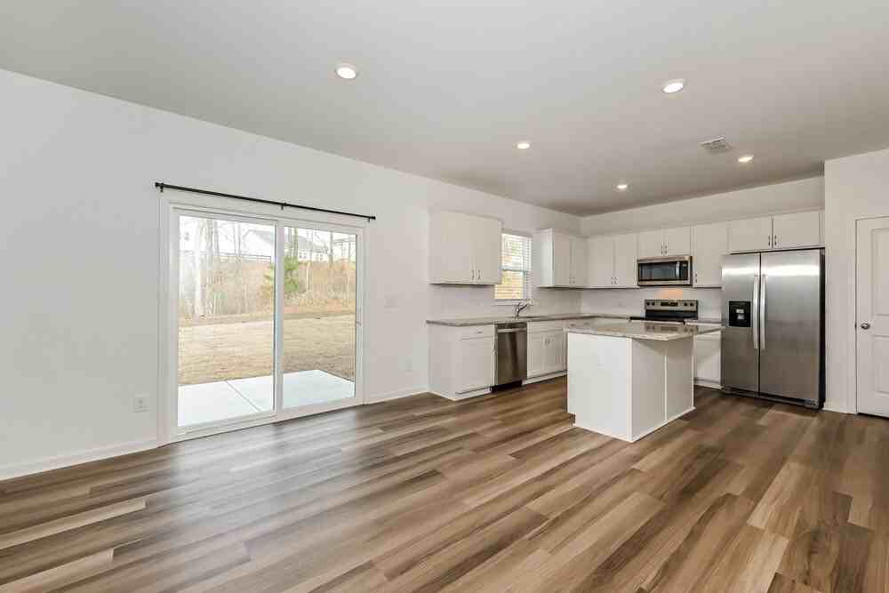 3114 Whitman Ct Se - Photo 6 of 17