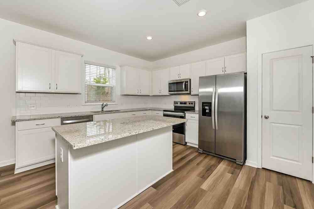 3114 Whitman Ct Se - Photo 7 of 17