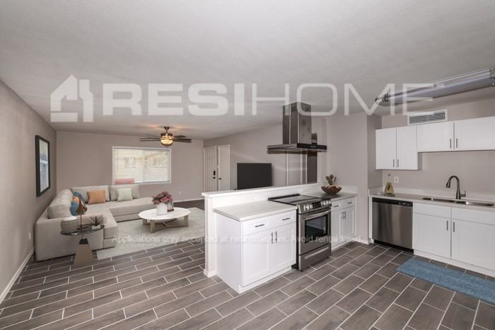 14058 N 47th Ave - Photo 3 of 16