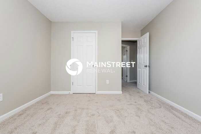 1005 Maria Dr - Photo 5 of 15