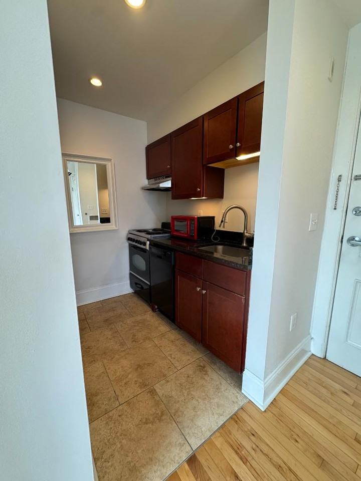 Courthouse View Apartments - Photo 6 of 11