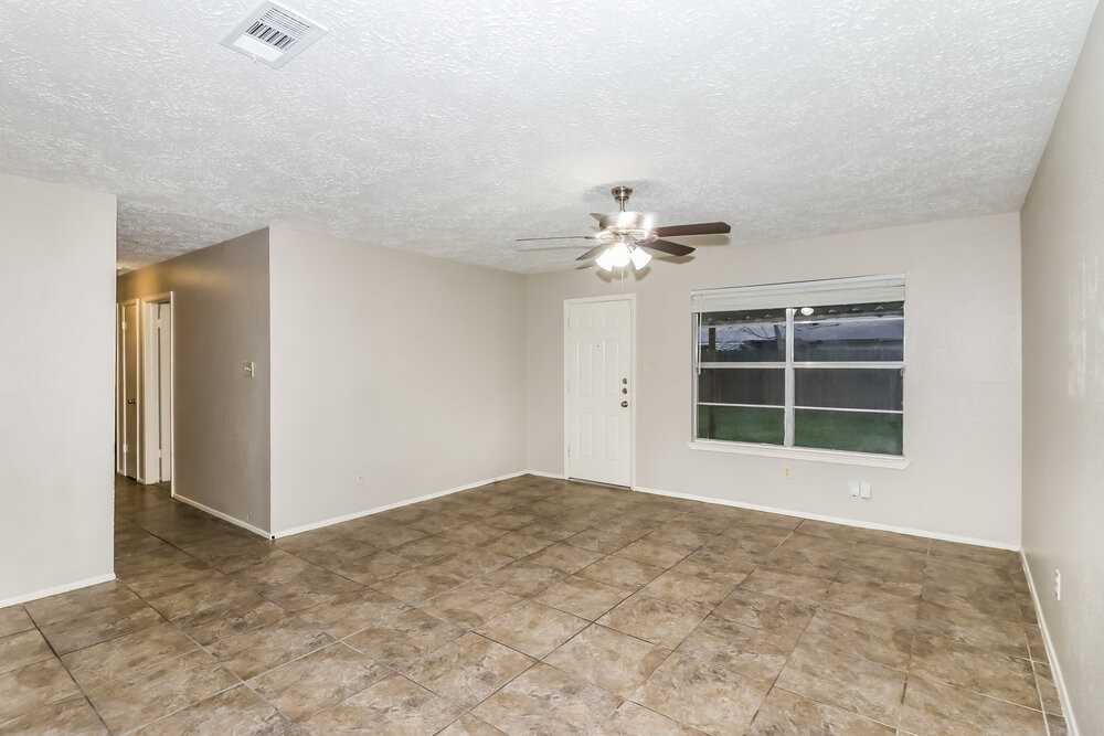 14214 Bateau Dr - Photo 3 of 16