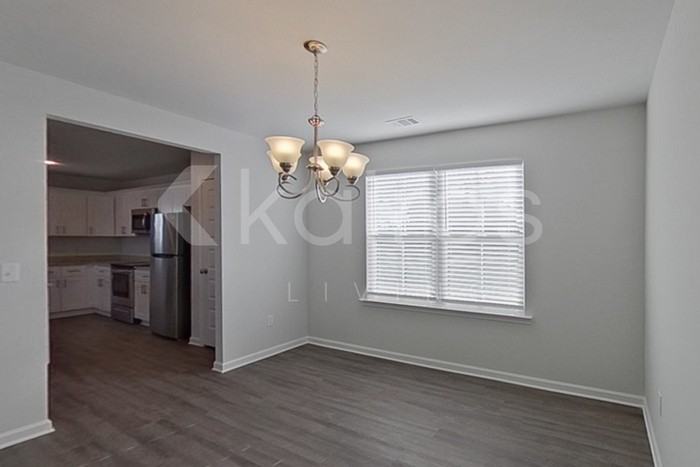 301 Hemlock Ct - Photo 4 of 22