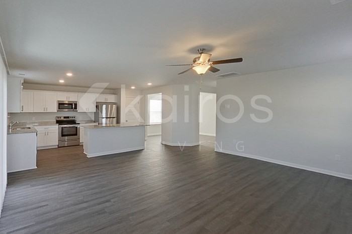 301 Hemlock Ct - Photo 5 of 22