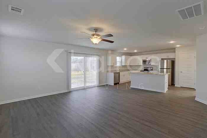 301 Hemlock Ct - Photo 6 of 22