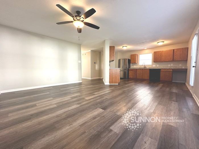 1424 Prairie Valley Dr - Photo 2 of 20