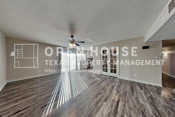 1203 Creekwood Ct - Photo 4 of 23