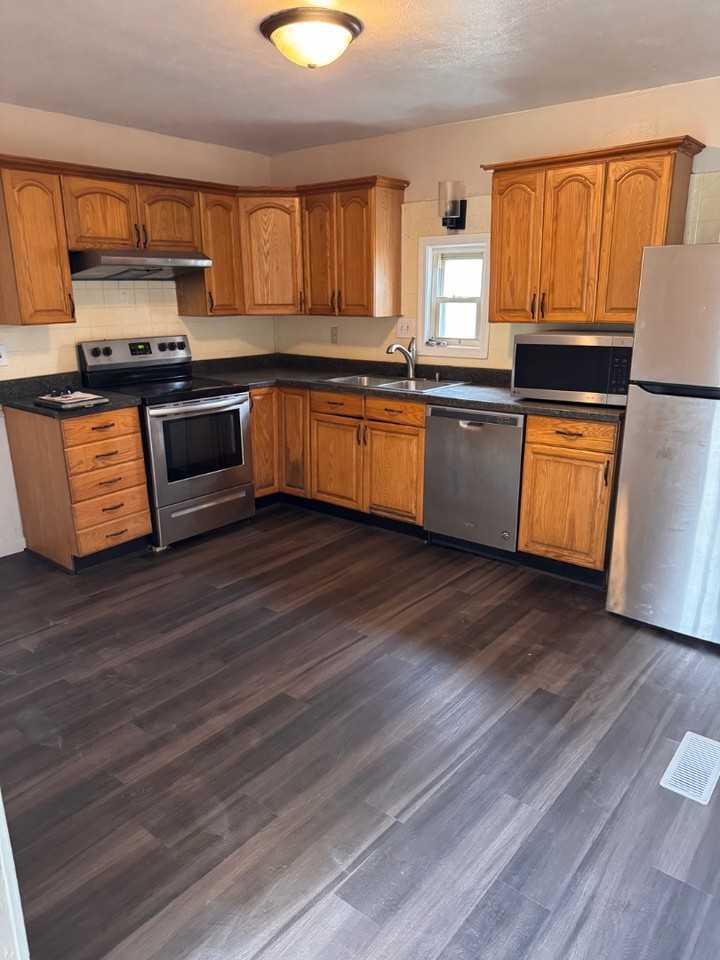 1305 Davis St - Photo 3 of 14