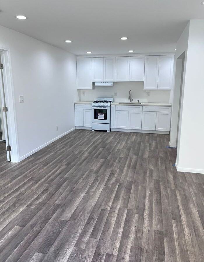 2458 Chestnut Ave #1 - Photo 2 of 6