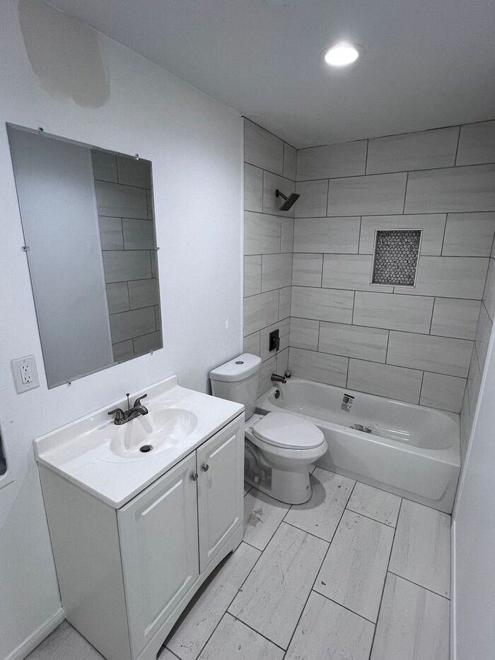 2458 Chestnut Ave #1 - Photo 3 of 6