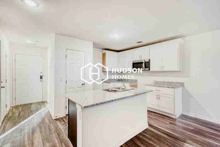 1209 N Van Buren St - Photo 4 of 14