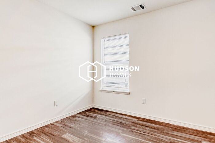 1209 N Van Buren St - Photo 7 of 14