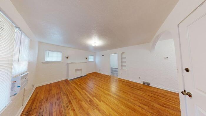 604 E Avenue F #2 - Photo 5 of 18