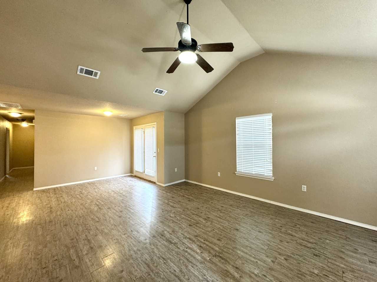 374 Creek St #B - Photo 2 of 9