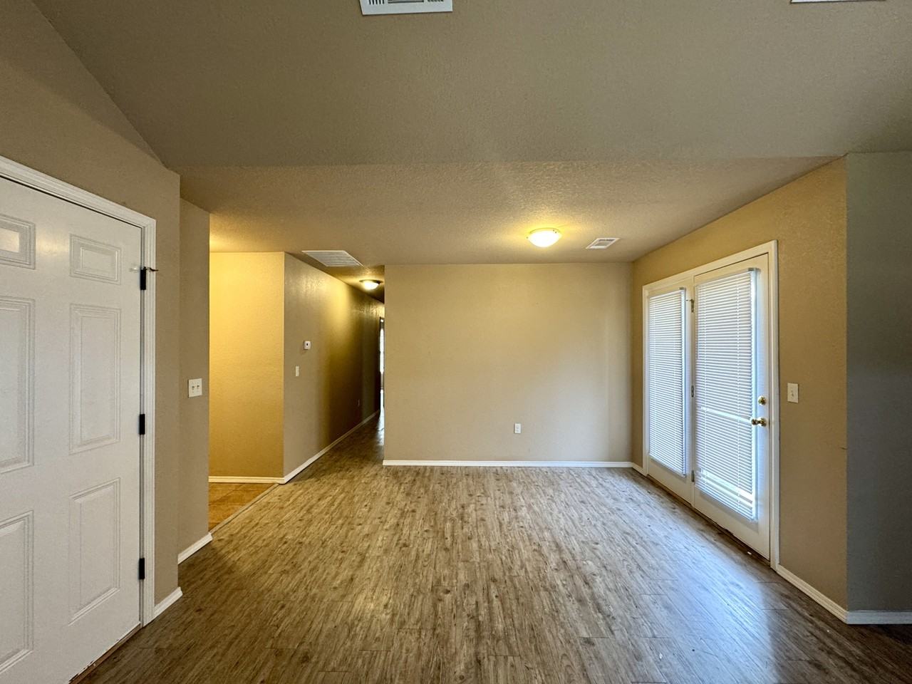 374 Creek St #B - Photo 3 of 9