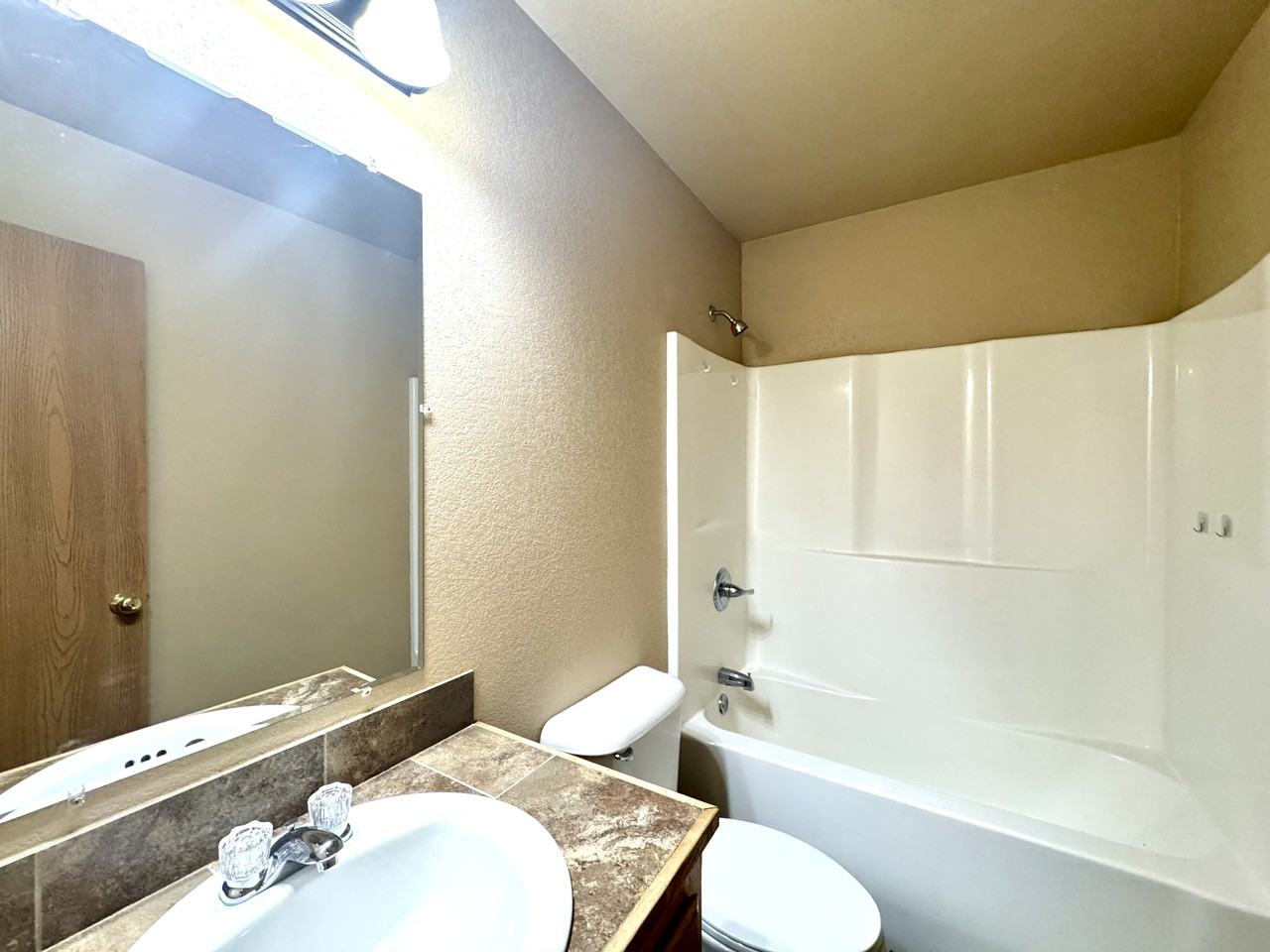 374 Creek St #B - Photo 6 of 9